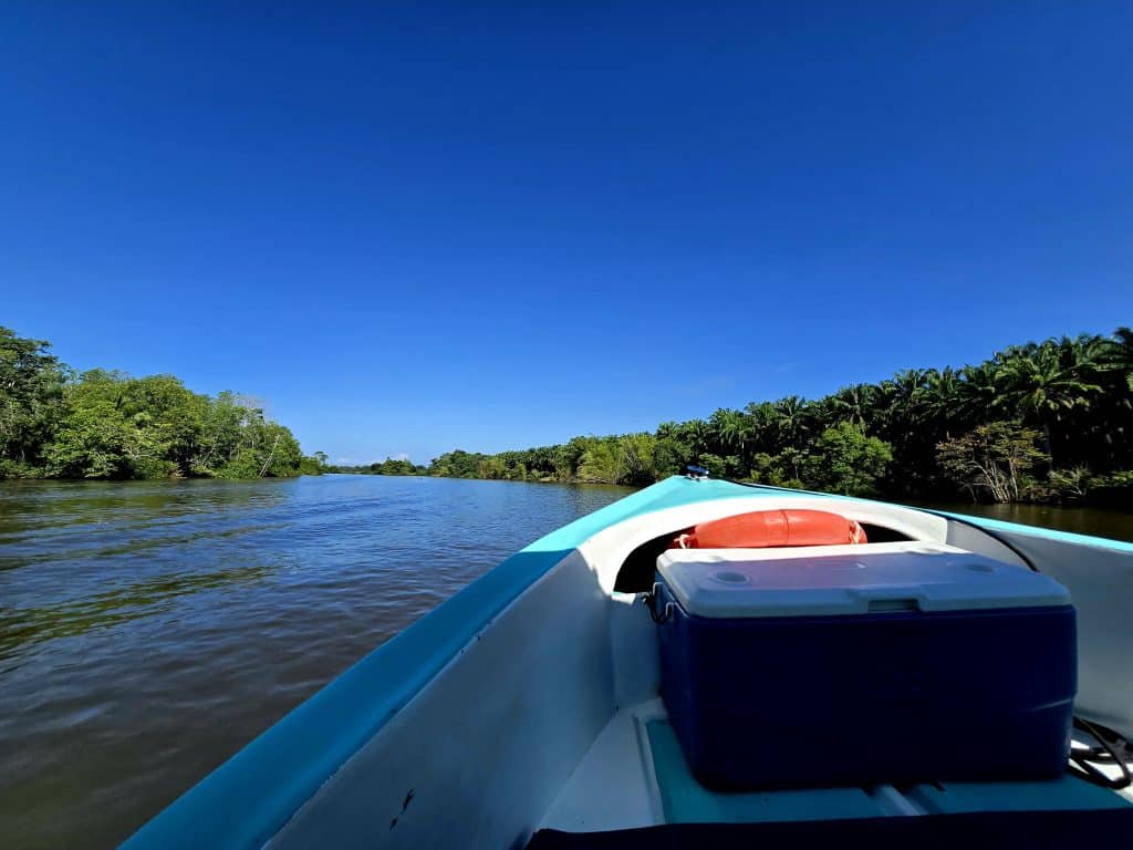 Met de boot naar nationaal park Corcovado in Costa Rica