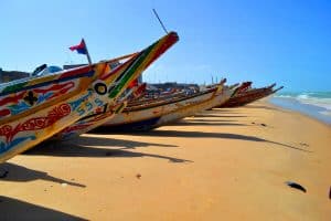 Bootjes op het strand van Senegal