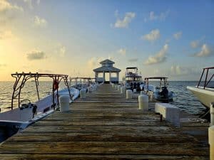 Steiger bij Alaia resort op Abergris Caye in Belize